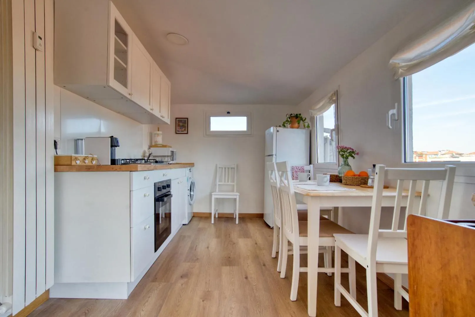 Spacious Penthouse With Panoramic Terrace - 20 Minutes From San Siro & Duomo Milão 0*,  Itália