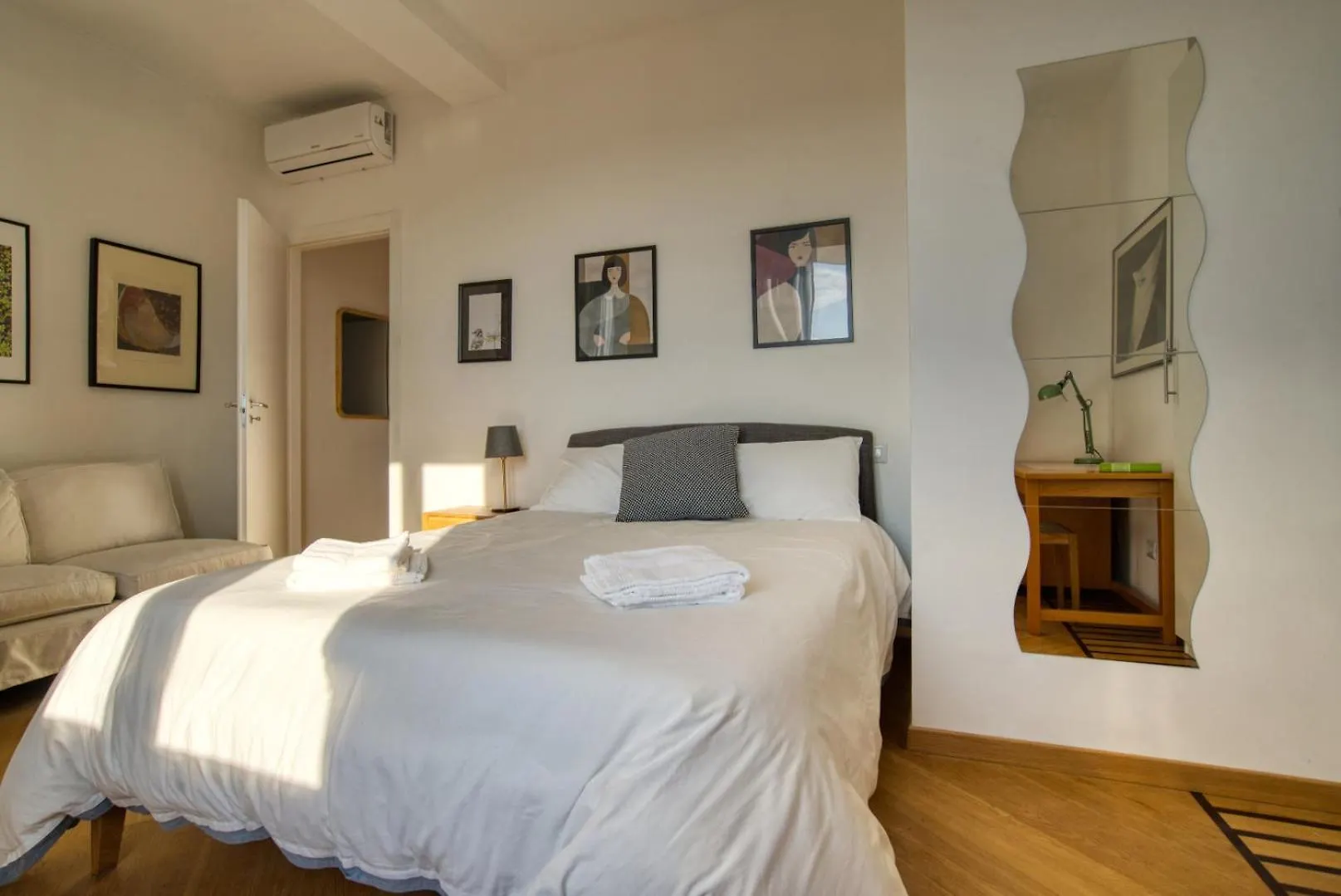 Spacious Penthouse With Panoramic Terrace - 20 Minutes From Duomo Milan